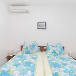 Jadro بيت ضيافة روفينج