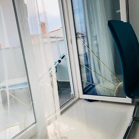 Jadro Πανσιόν 3*